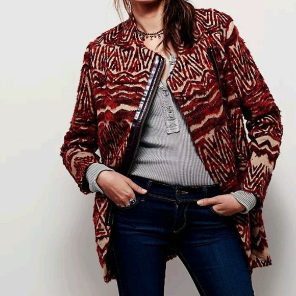 🆕 FREE PEOPLE Faux Fur Tribal Patterned Coat - Picture 3 of 5